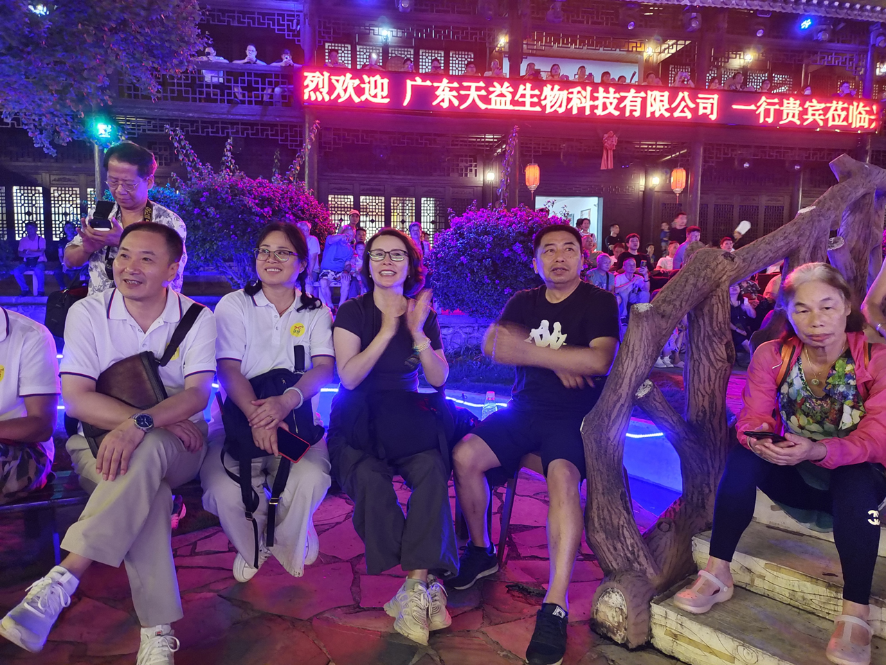 14 賞民族風(fēng)情 品美味人生